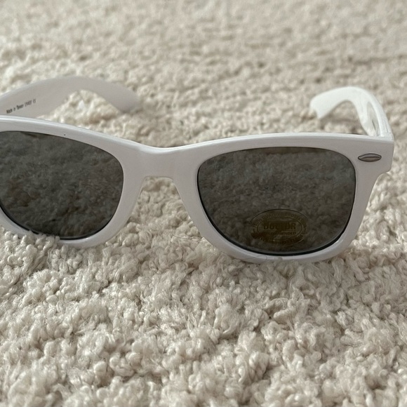 Real Shades Surf Youth Sunglasses (100% UVA/UVB protection) - Picture 3 of 3